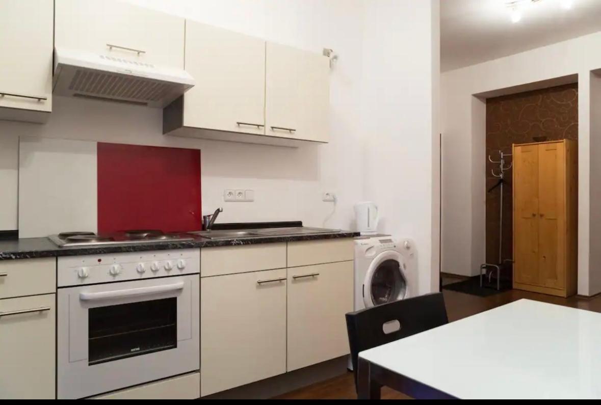 ברטיסלאבה Kukucinova Apartments מראה חיצוני תמונה